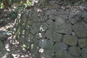 登山道脇の石垣