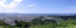本丸跡天守台から見た日本海