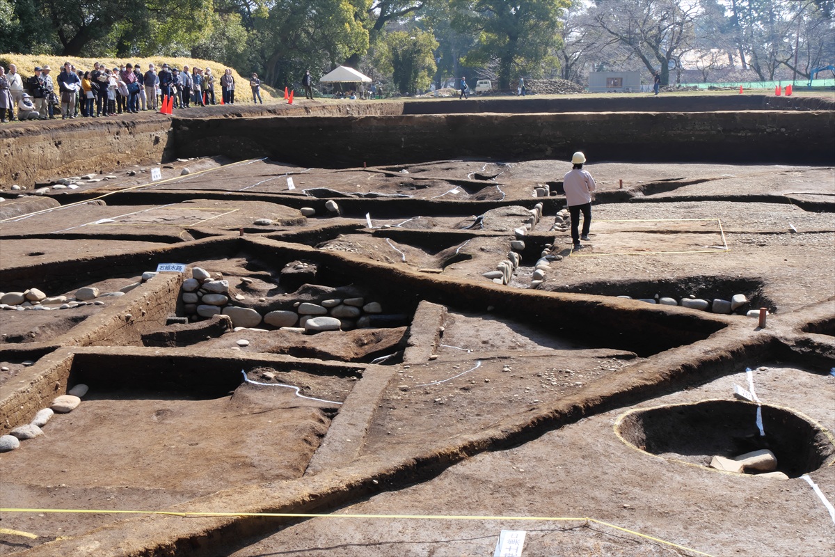 T字状の石組水路(戦国時代)