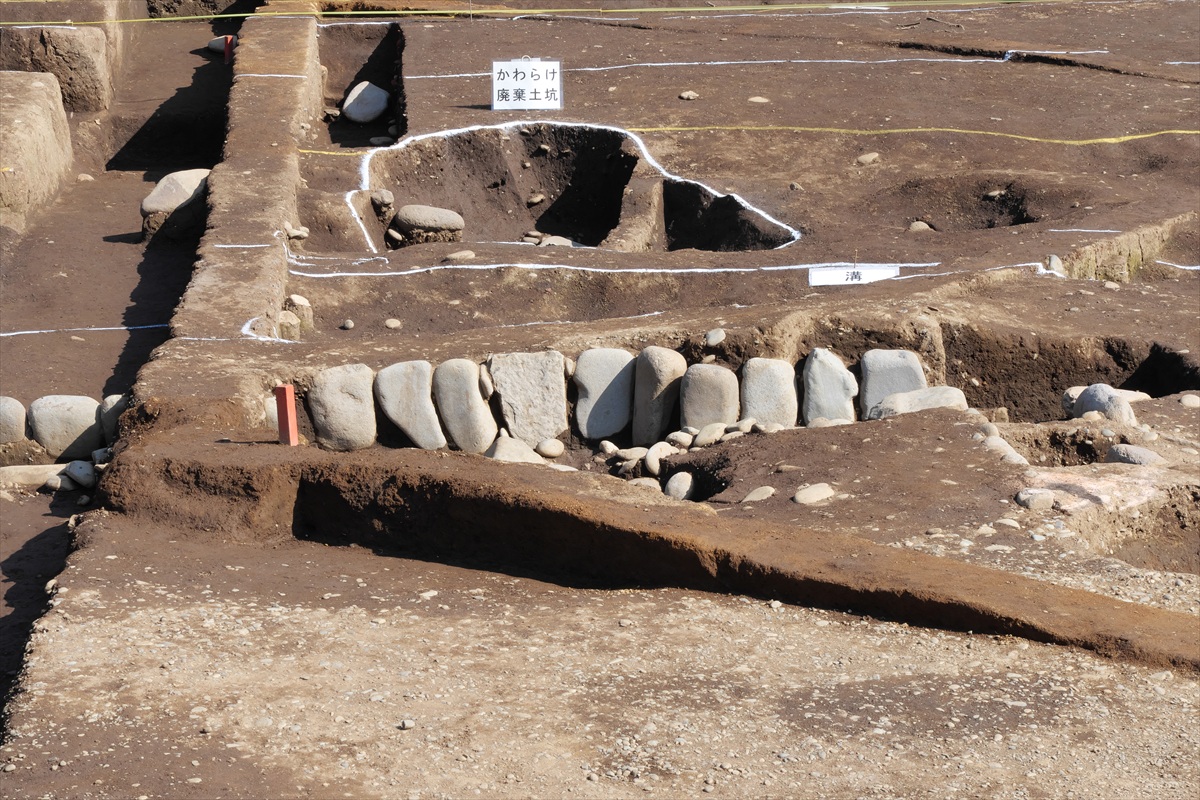 石組水路(縦石)